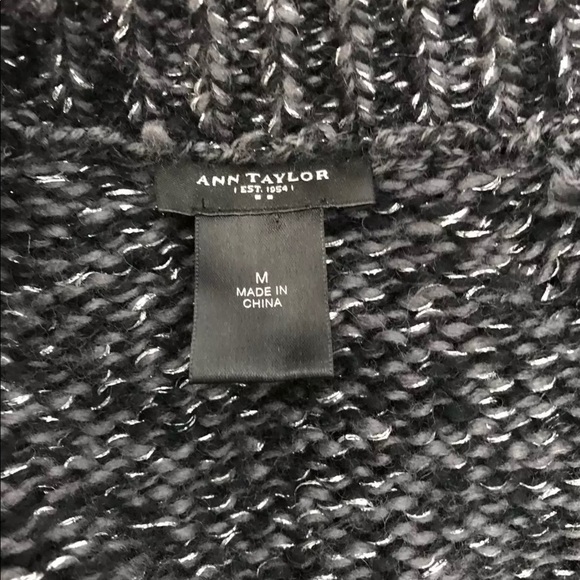 Ann Taylor Chunky Knit V-Neck Sweater Size M - Picture 7 of 7